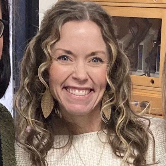 Meet your Posher, Kelly - Picture 3 of 3